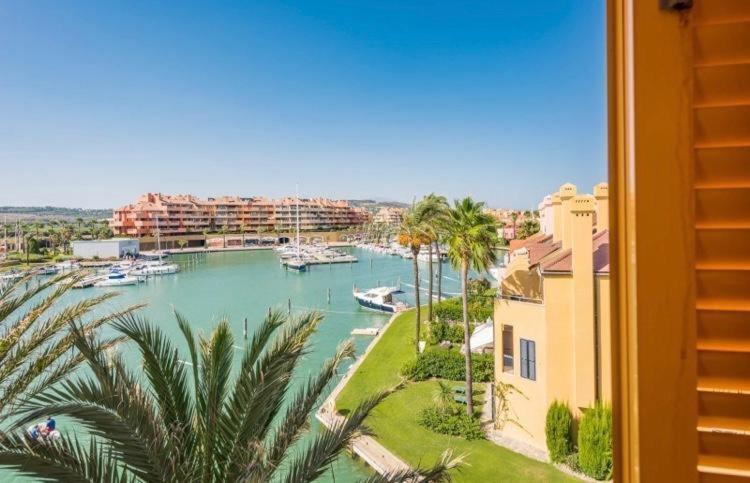 Apartamento Con Piscina ,Playa Con Vistas Panoramicas En La Marina De Sotogrande Сан Роке Екстериор снимка