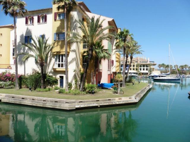 Apartamento Con Piscina ,Playa Con Vistas Panoramicas En La Marina De Sotogrande Сан Роке Екстериор снимка